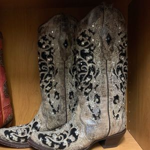 Corral point toed cowgirl boots